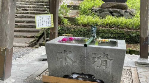 事任八幡宮の柄杓のない手水舎