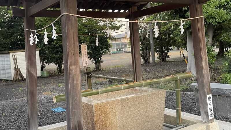 焼津神社の柄杓のない手水舎、全体写真