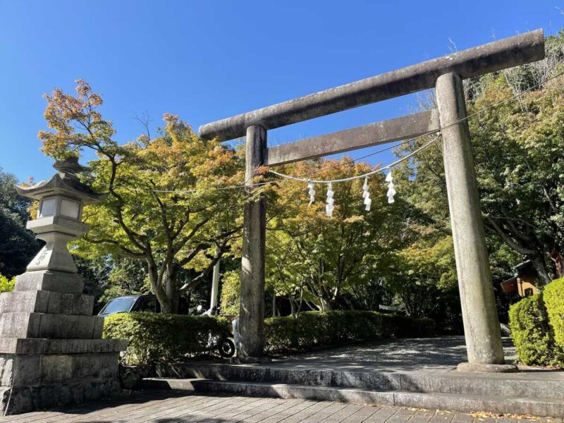 縣居神社の鳥居、入り口