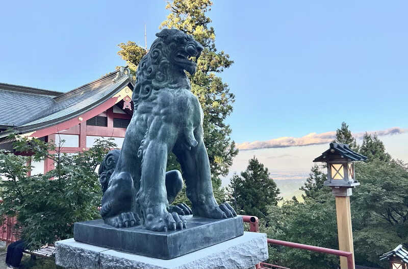 武蔵御嶽神社の狛犬　オオカミ