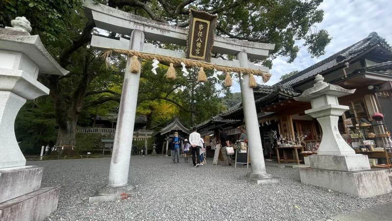 事任八幡宮の鳥居