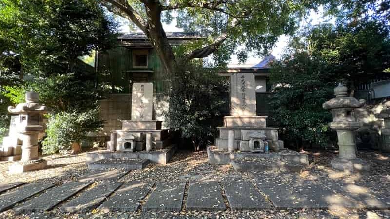 品川神社の板垣退助のお墓