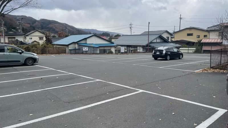 諏訪大社下社春宮駐車場