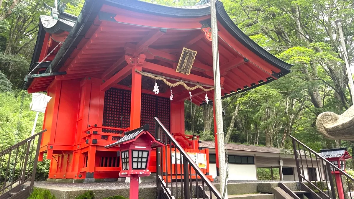 九頭龍神社の拝殿