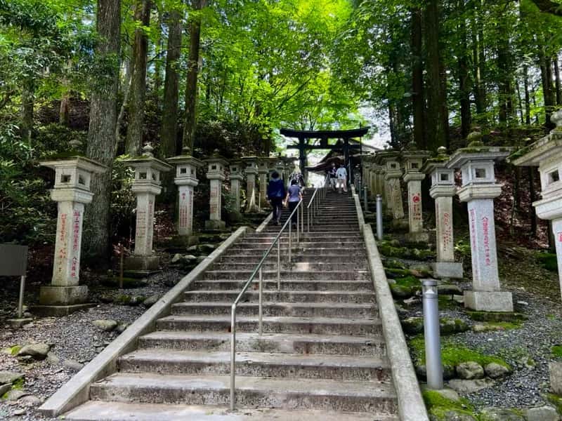 三峯神社の階段