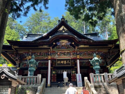 三峯神社の拝殿