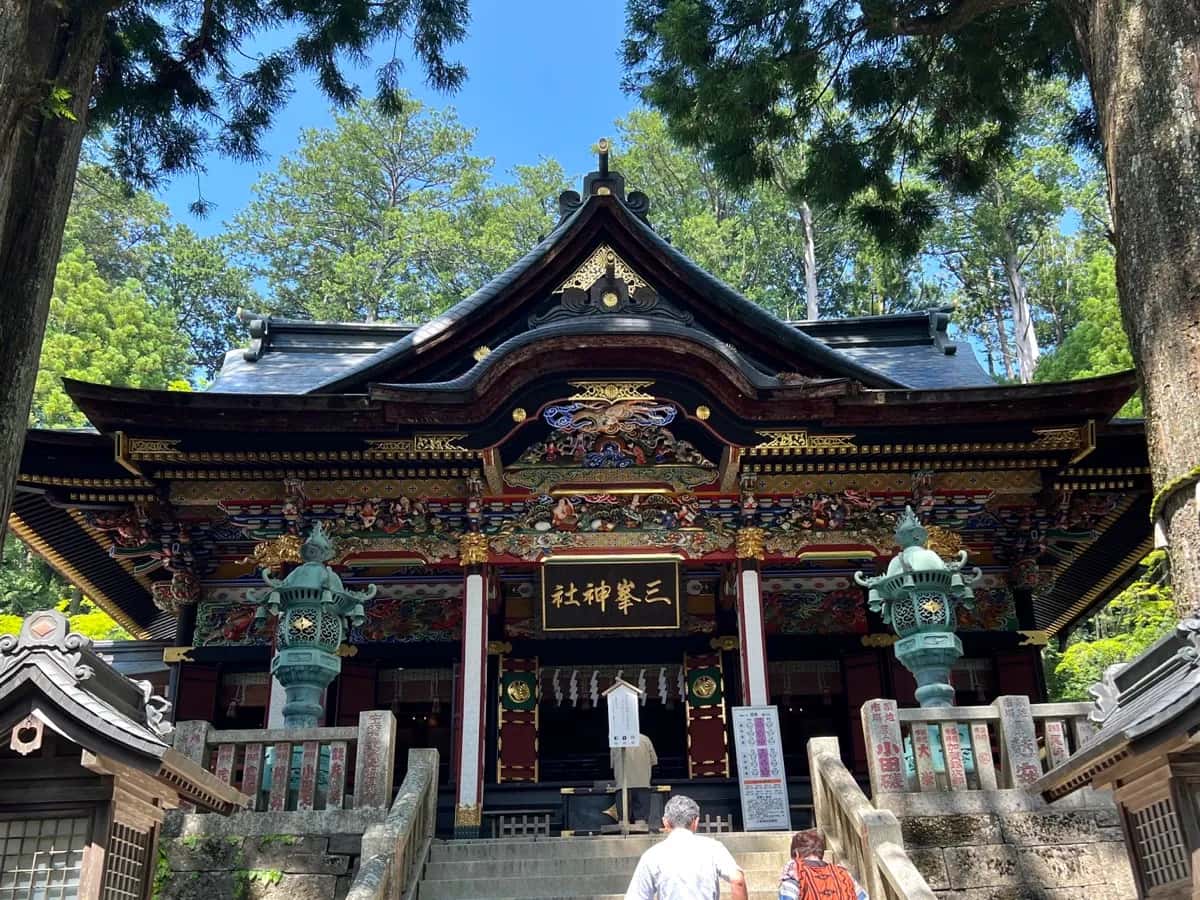 三峯神社の拝殿
