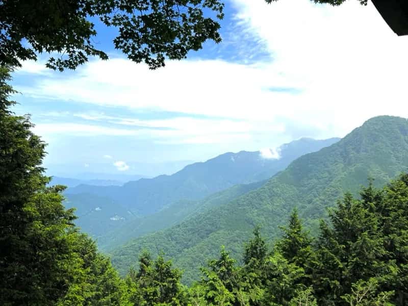 三峯神社奥宮遥拝殿の景色